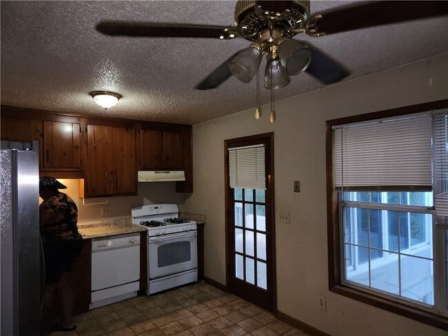 Photo - 3234 Valley View St