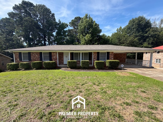 Building Photo - Beautiful 3BR/2BA Northport Home | 1,787 Sq Ft, Hardwood Floors & Large Fenced Yard