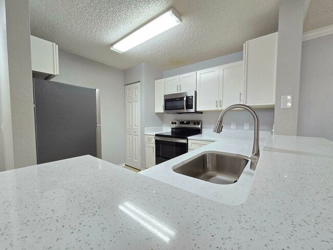 Photo - Beautiful 2BR/2BA Condo in Sunset Lakes – Lake & Tree Views!