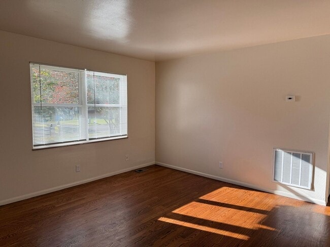 Photo - 1025 W Parkway Ave