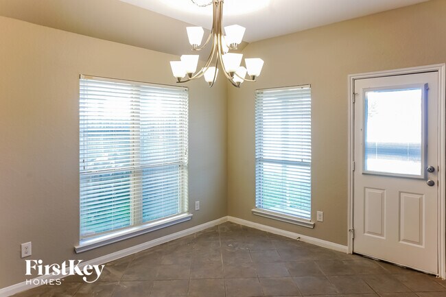 Photo - 297 Country Crossing Cir