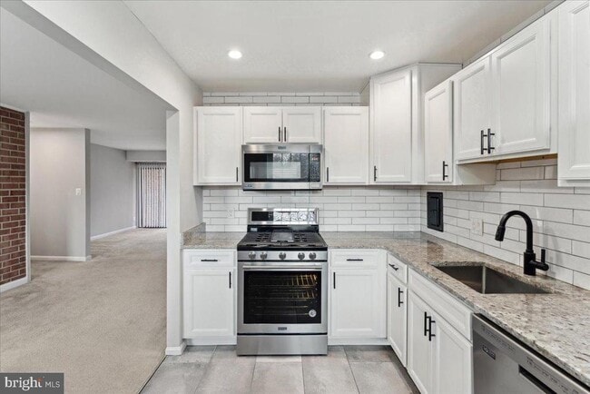 Photo - 5960 Westchester Park Dr Unit 302