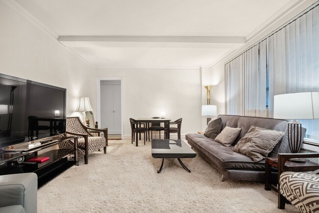 Building Photo - 319 E 50th St Rental