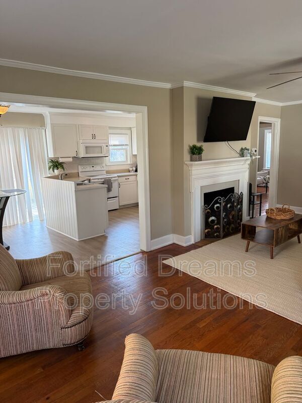 Photo - 2203 Maywood St