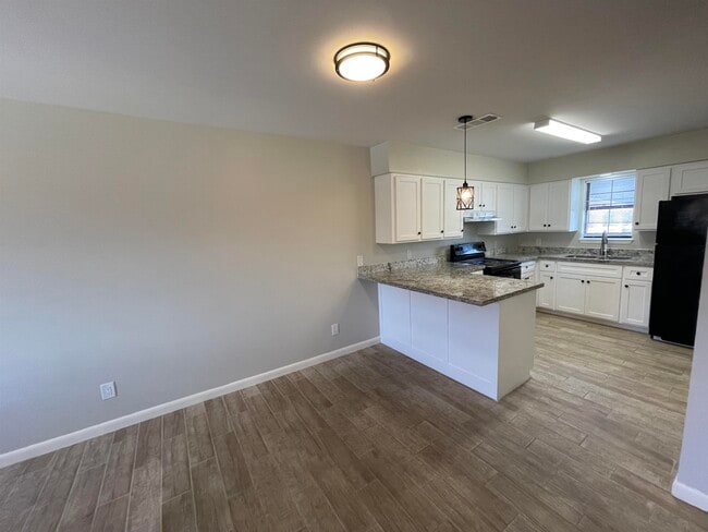 Photo - 3005 E Price St