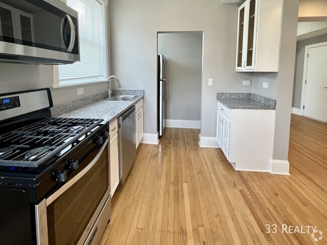 Building Photo - 2 Bed 2 Bath / Oak Park / Laundry in Unit 3X Rental