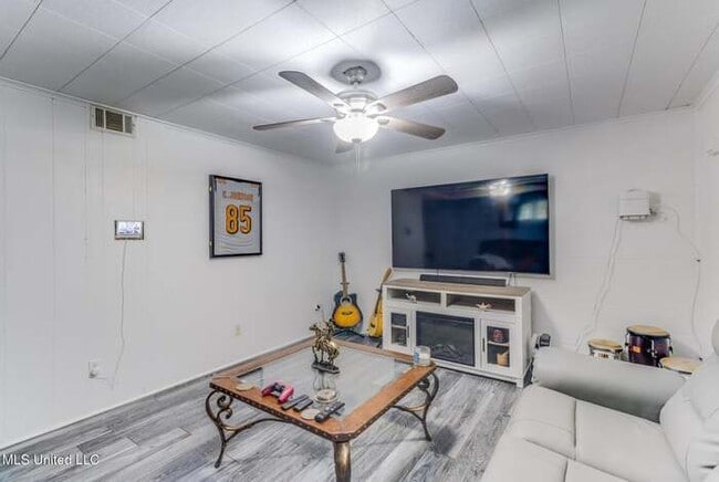 Photo - 15305 Northwood Dr