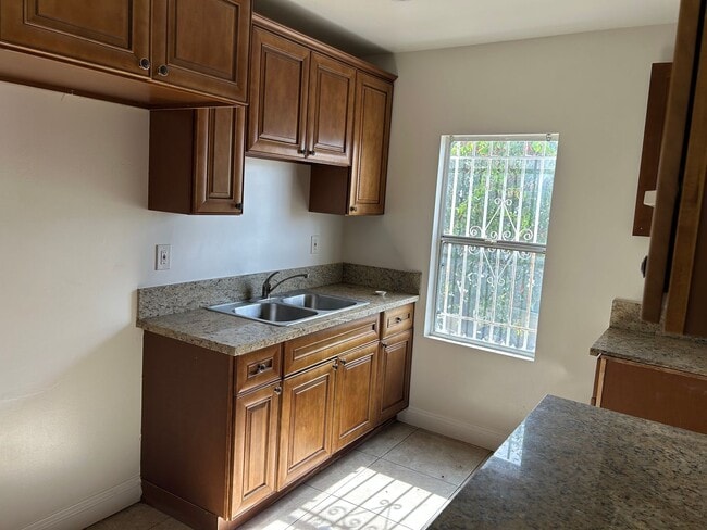 Photo - 1402 E 57th St Unidad 1402