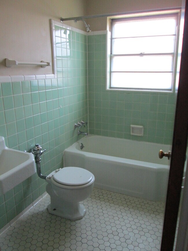 Photo - 21335 Kingsville St Unit 106