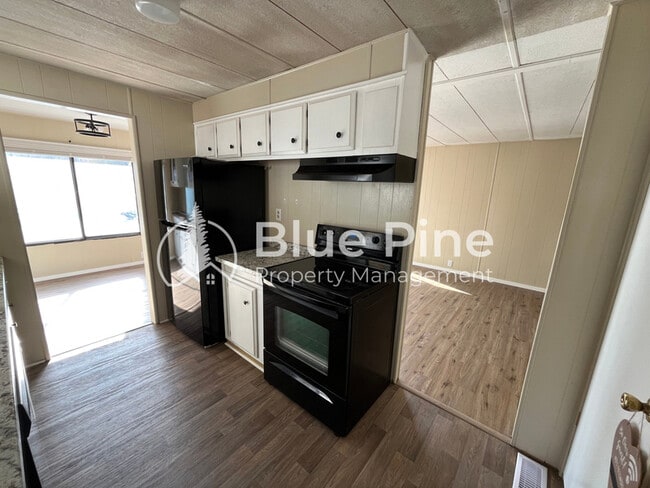 Photo - 925 Wilson Ave