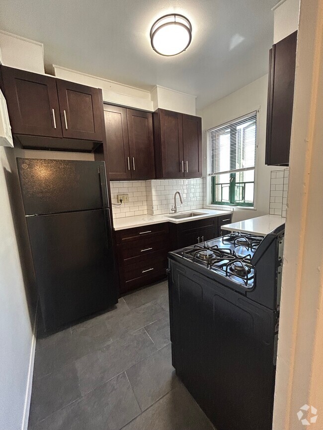 Building Photo - 1594 Metropolitan Ave Unit 5G Rental