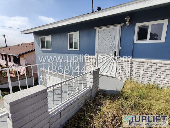 Building Photo - 3BR/2BA RENOVATED HOME w/ BEAUTIFUL VIEW, ...