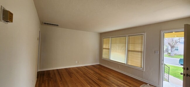 Photo - 1720 Oregon Dr
