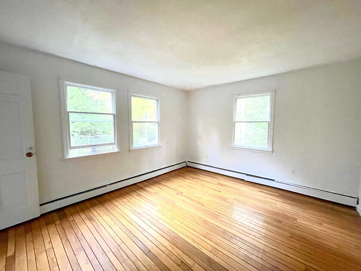 Photo - 436 Long Plain Rd