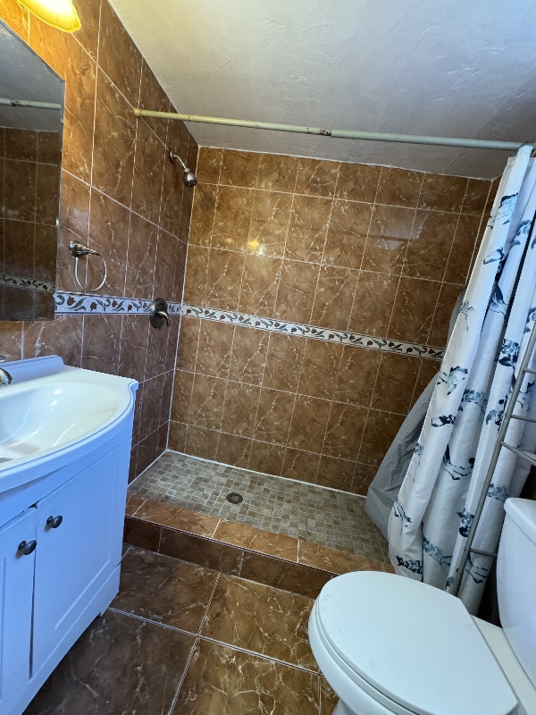 Photo - 117 E 18th St