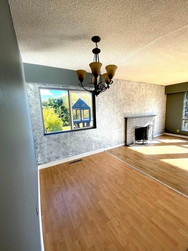 Photo - 3 bedroom in Prince George BC V2M 1N9