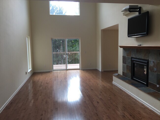 Photo - 725 SW Staley Dr