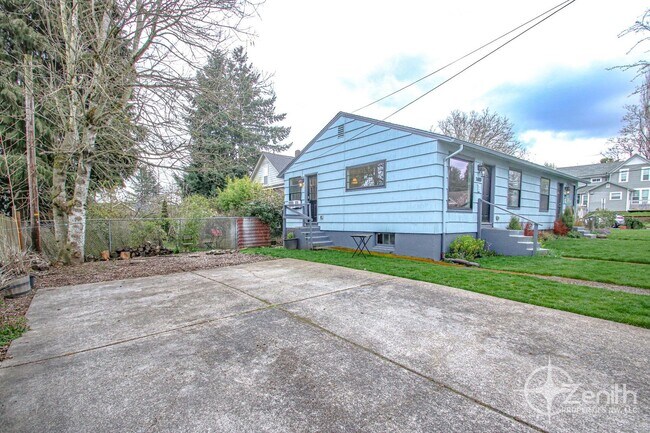 Photo - 1601 Esther St