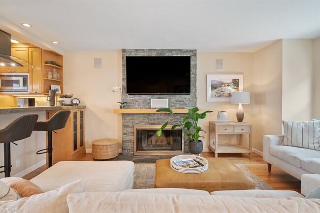 2 br, 2.5 bath Townhome - 427 Manhattan Av... - 2 br, 2.5 bath Townhome - 427 Manhattan Av...