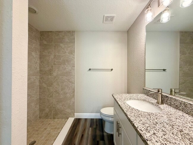 Photo - 210 Marion Oaks Ln