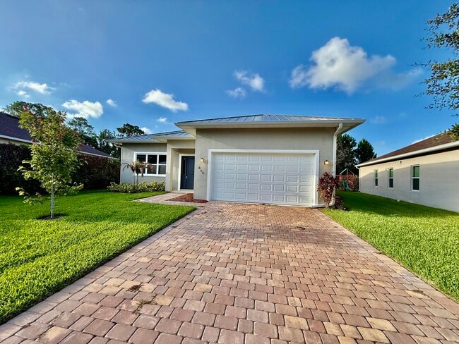 Photo - 675 NE Moss Rose Pl