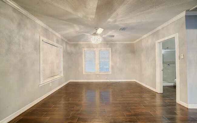 Photo - 3905 Billingsley St