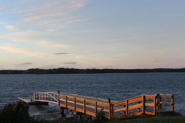 Photo - 16 Brackett Pt