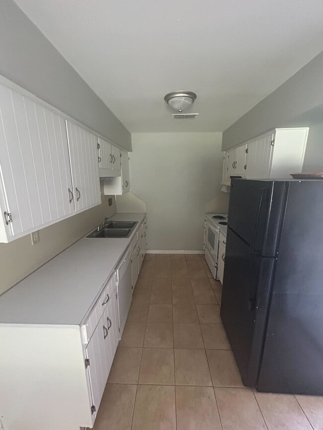 Photo - 713 Amity Ln