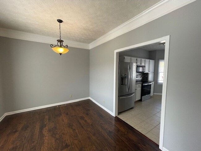 Photo - STYLISHLY UPDATED 3 BEDROOM CONDO IN LENNOX COURT