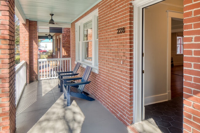 Photo - 228 W 38th St