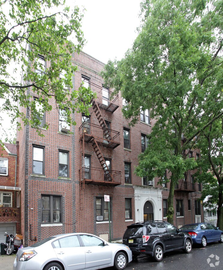 Photo - Oxford Court