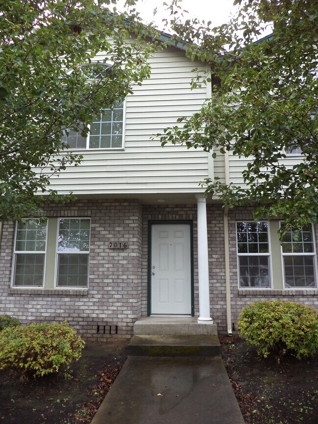 Building Photo - Brosek Unit 7016
