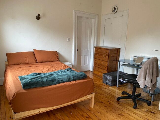 Building Photo - 65 Leroy St Unit 2 Rental