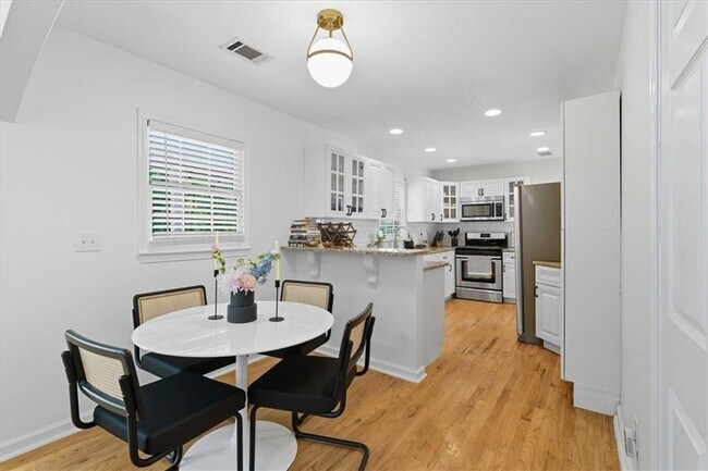 Photo - 2238 Ridgedale Rd NE