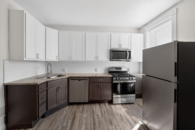 Photo - 2918 Sidney St