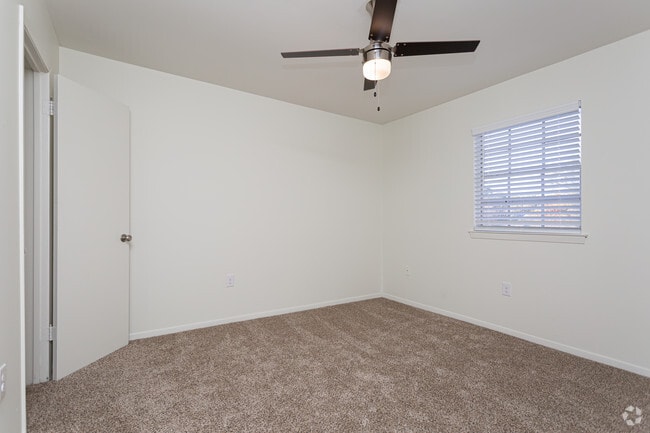 1 BR, 1 BA - 620 SF