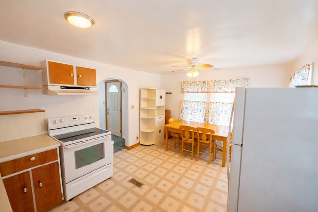 Photo - 162 Barney Blvd