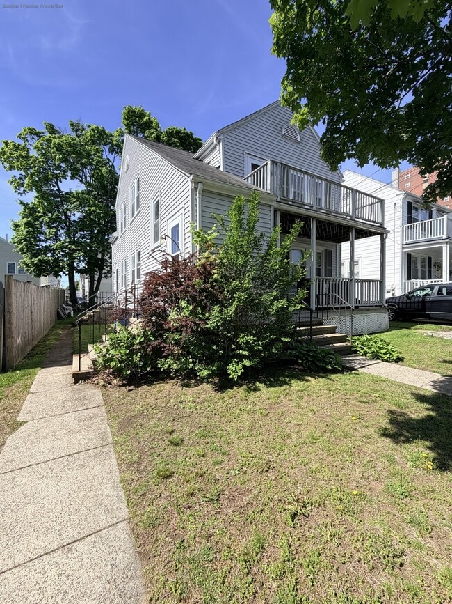 Building Photo - 15 Lawn Ave Unit 15