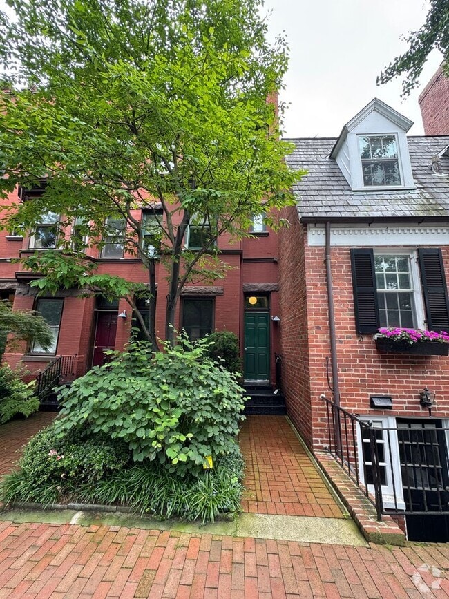 Building Photo - Serene Georgetown Living on Montrose Walk!... Rental