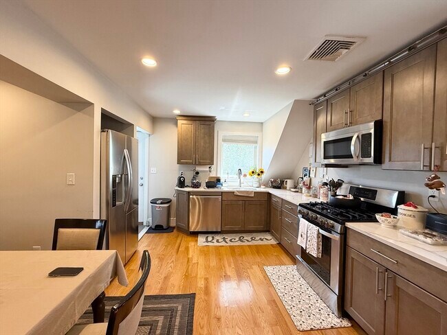 Photo - 821 Winthrop Ave Unit 2