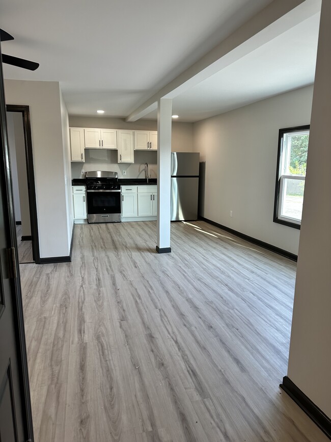 Eat in kitchen - 4260 S Park Ave Unit 5