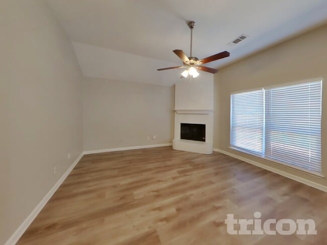 Photo - 1106 Castleman Dr