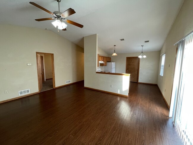 Photo - 1704 Clover Dr