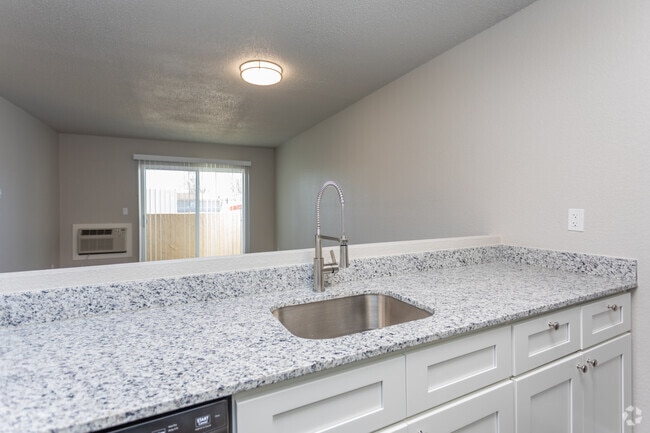 1BR, 1BA - 576SF