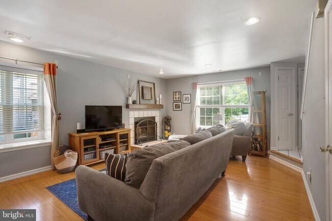Photo - 37 Rampart Dr