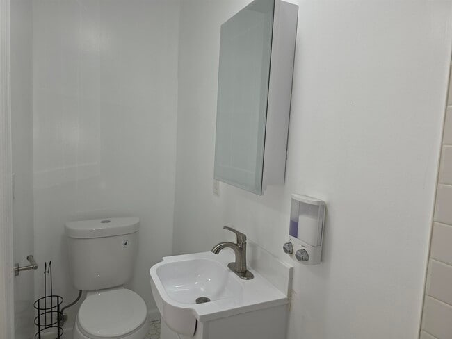 Photo - 40 Van Reypen St