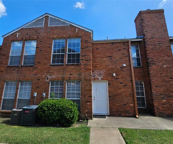 Building Photo - 1400 Darr St
