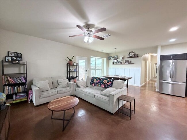 Photo - 4508 Kind Way