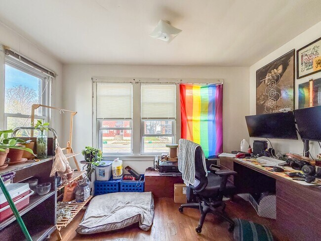 Photo - Charming & Convenient 2 Bedroom Near UIUC – Great Location!