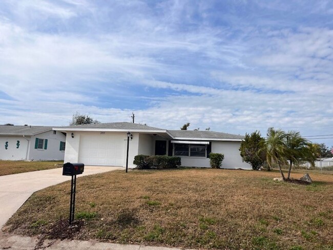 Building Photo - Venice, FL 2BR/2BA/1CG IN VENICE EAST Rental